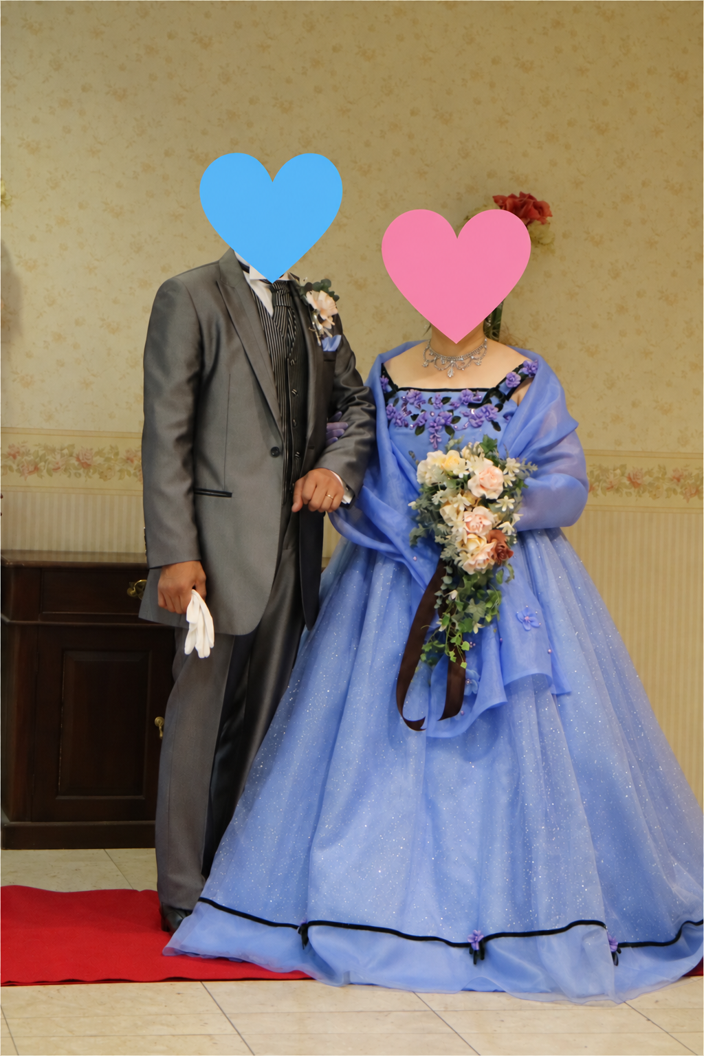 ご成婚されたおふたり（お顔と髪型をハートで保護しています）